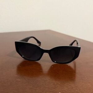 Elegant Black Sunglasses